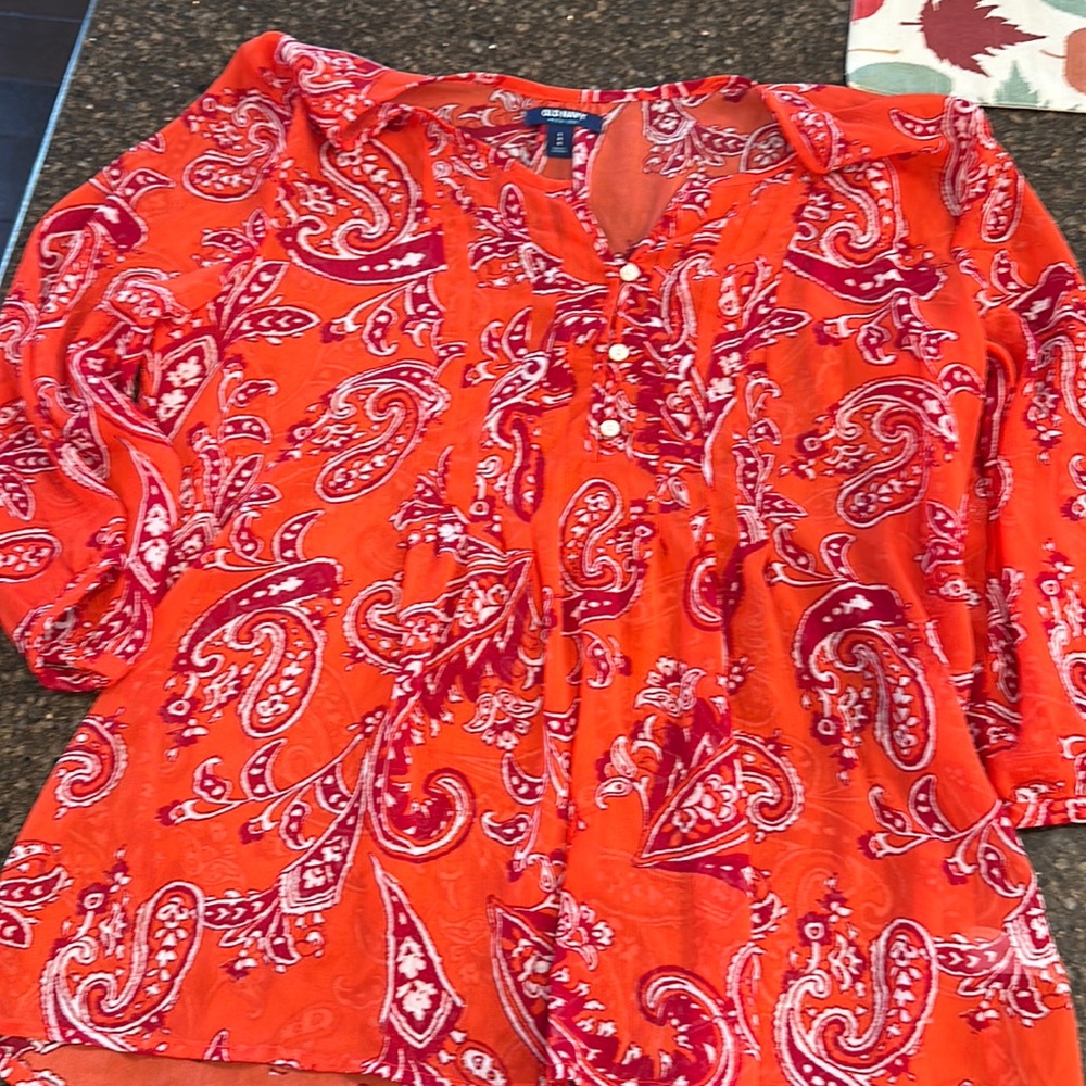 Chiffon material 3/4 sleeve. Henley 3 button.